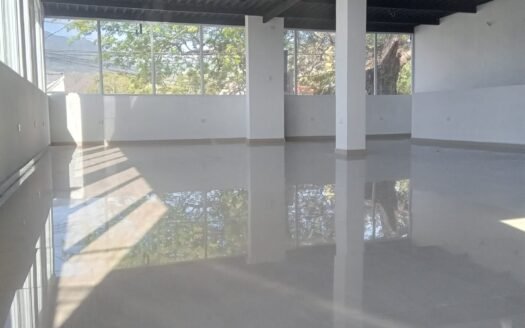 ¡Excelente Local Comercial en Alquiler en el Crucero de Guacuco!