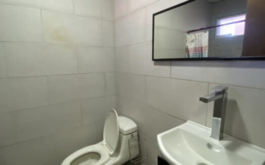 Town house con 3 pisos en Residencias Guayamuri, sector Atamo Sur