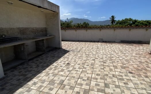 Town house con 3 pisos en Residencias Guayamuri, sector Atamo Sur