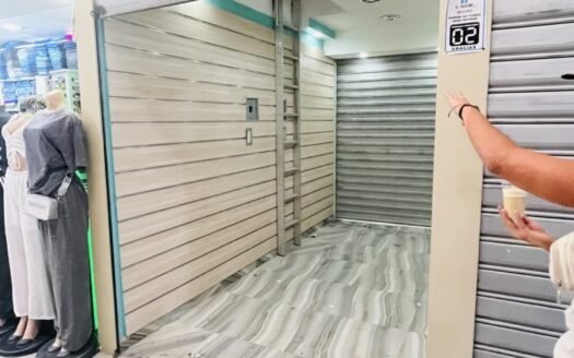 Mini local en Centro Comercial