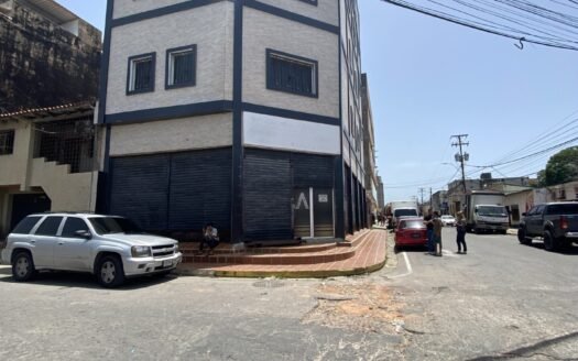 Edificio  zona comercial con 850 m2 de construcción