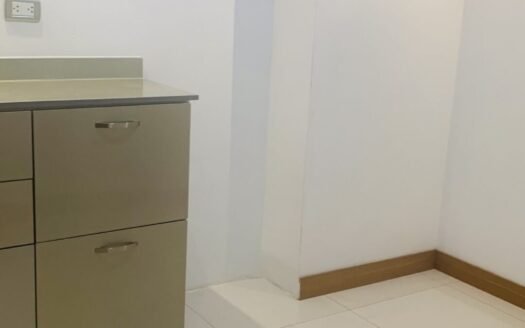 Local en centro Comercial AB