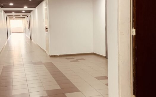 Oficina en Centro Comercial AB