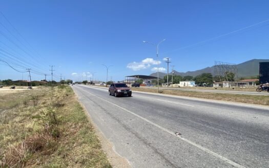 Terreno en la Av. Juan Bautista Arismendi