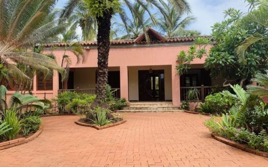 Hermosa casa con gran extensión de terreno