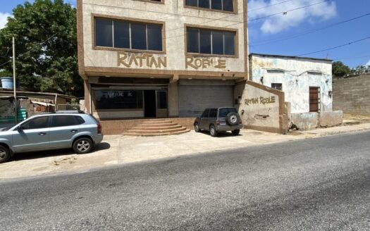 Edificio en los robles