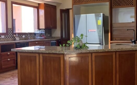 Hermosa casa con gran extensión de terreno