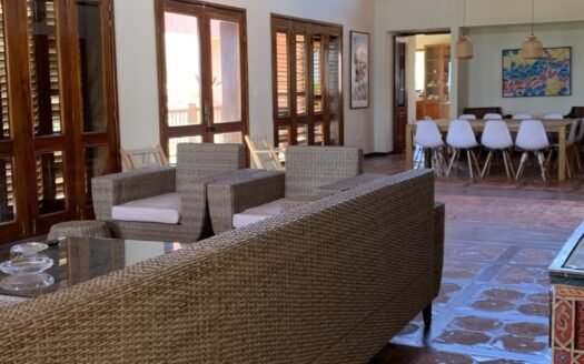 Hermosa casa con gran extensión de terreno