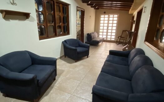 En venta casa impecable en Atamo Sur, Urbanización privada Yaque Alto