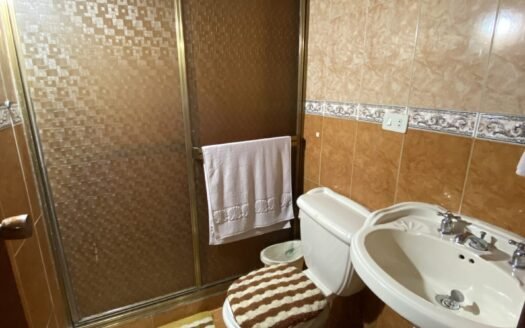 En venta casa impecable en Atamo Sur, Urbanización privada Yaque Alto