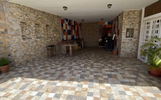 En venta casa impecable en Atamo Sur, Urbanización privada Yaque Alto