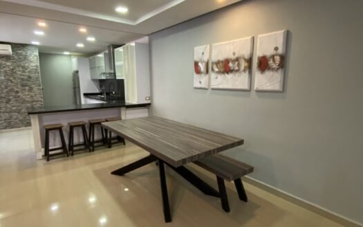 Town house con 3 pisos en Residencias Guayamuri, sector Atamo Sur