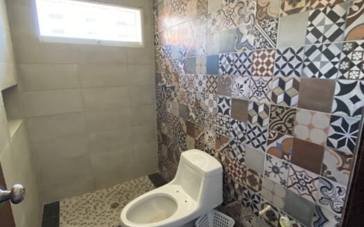Town house con 3 pisos en Residencias Guayamuri, sector Atamo Sur