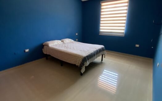 Town house con 3 pisos en Residencias Guayamuri, sector Atamo Sur