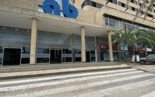 Oficina en Centro Comercial AB