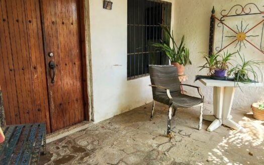 Casa con 2 anexos estilo Chana