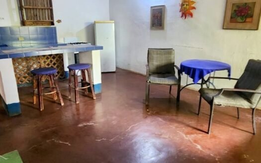 Casa con 2 anexos estilo Chana