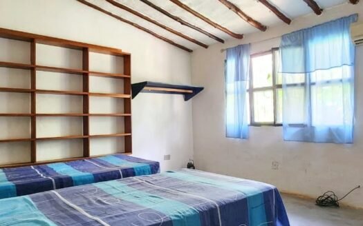 Casa con 2 anexos estilo Chana