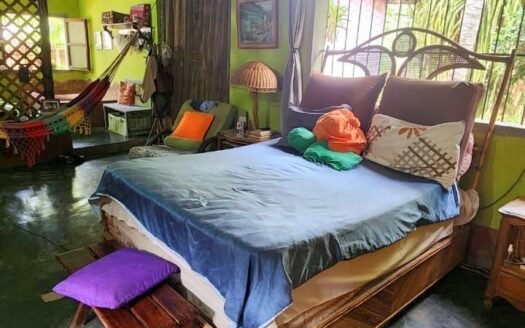 Casa con 2 anexos estilo Chana