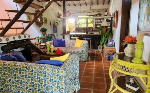 Casa con 2 anexos estilo Chana